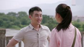 辽宁新星张峻豪,被血布直接“铲倒”受伤,慢镜头回看很危险